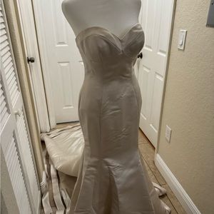 REBECCA INGRAM WEDDING DRESSES-Affordable-New never worn.
